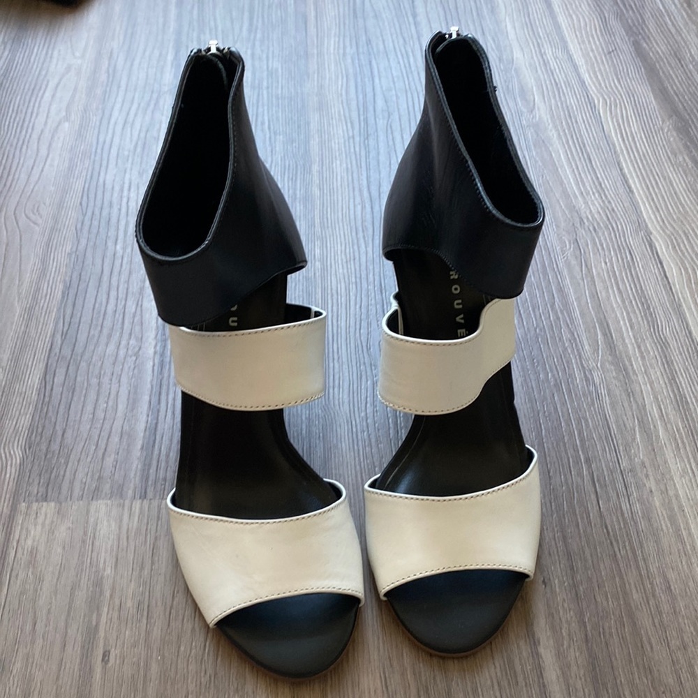 Trouve Black and White Wedges
